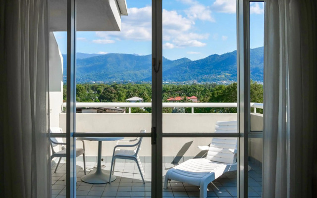 Cairns Harbourside Hotel