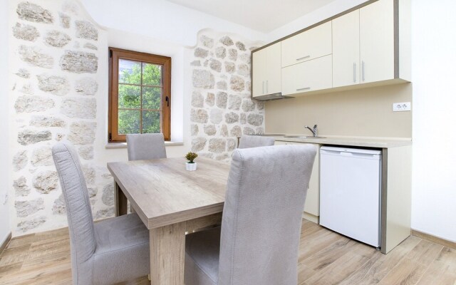 Apartments Mezini 11