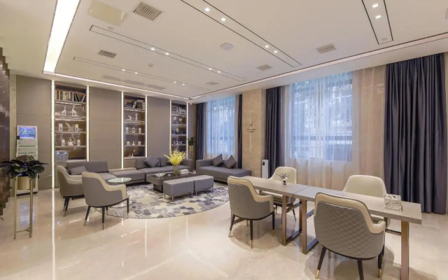 Lavande Hotel Wuhan 2nd Guanggu Road