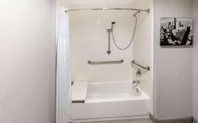 La Quinta Inn & Suites by Wyndham Houston NW Brookhollow