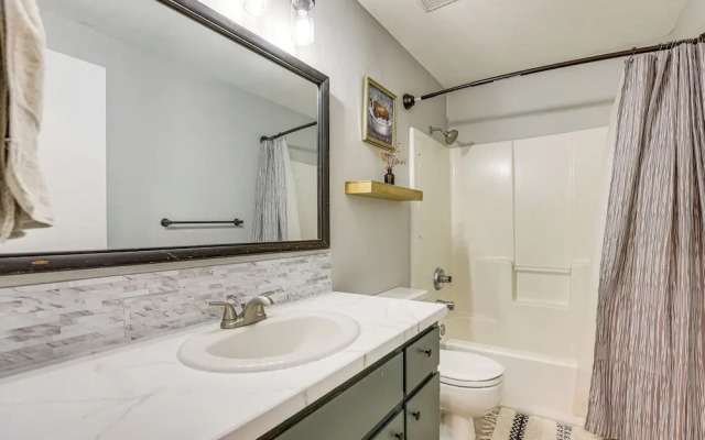 Family-friendly Home w/ Fire Pit in Bend!