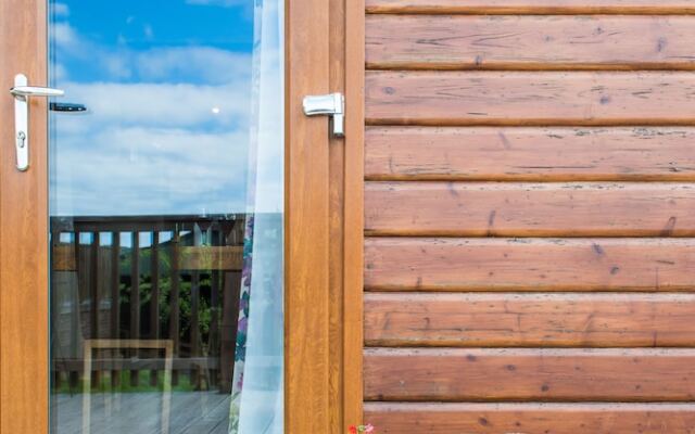 Skylark Lodge With Hot Tub Near Cupar, Fife