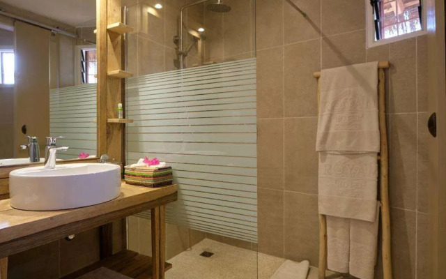Royam Hotel