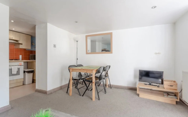 1 Bedroom Camden Apartment With Patio