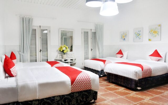 OYO 156 Wirasamala Villa