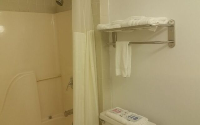 Airport Plaza Hotel