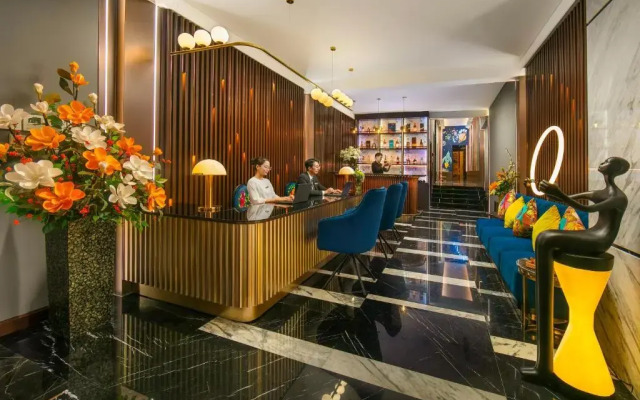 Aurora Central Hotel