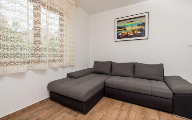 Stunning Apartment in Cres With Wifi and 2 Bedrooms