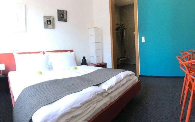 Hotel H.E.Y.M.A.N.N.