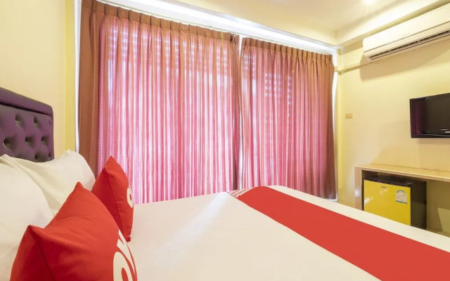 OYO 75350 Hole In One Bar Hotel