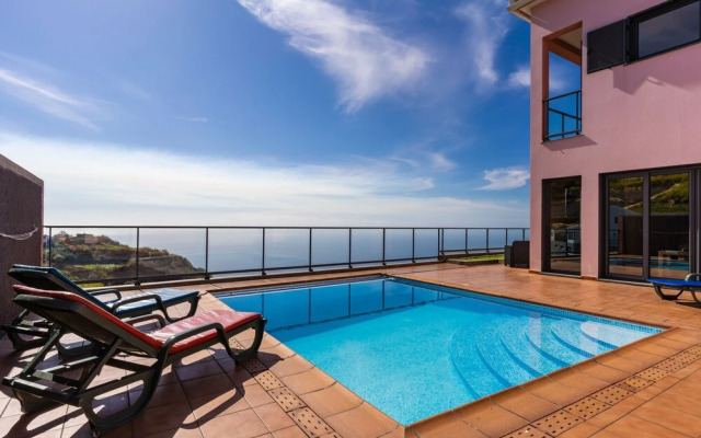 Canhas Views