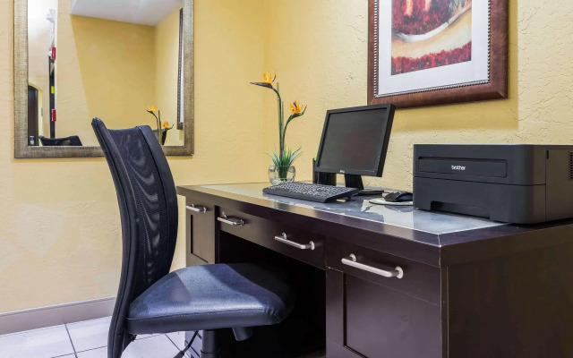 Boca Suites Deerfield Beach, SureStay Collection by BW