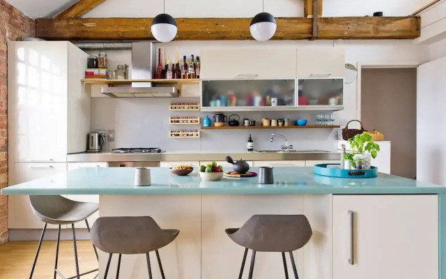 Unique & Vibrant 1-bed Loft With Roof Garden