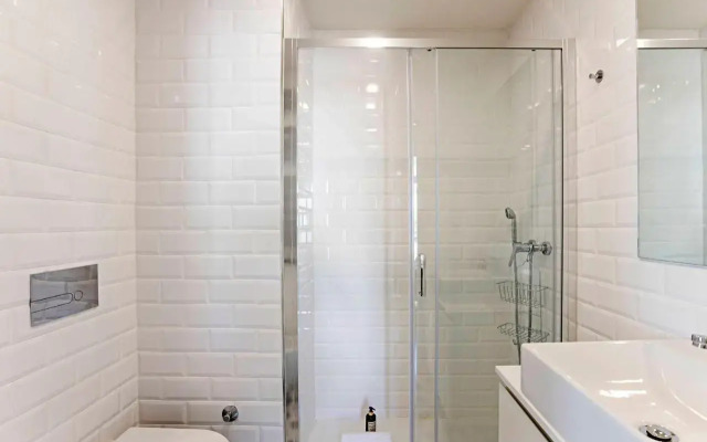 Superb Flat w/ Balcony and AC by LovelyStay