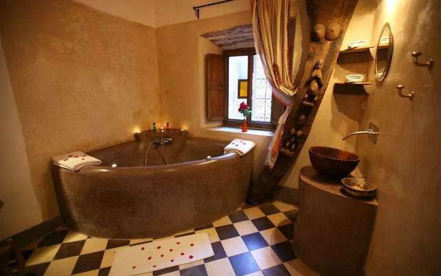 Riad O2