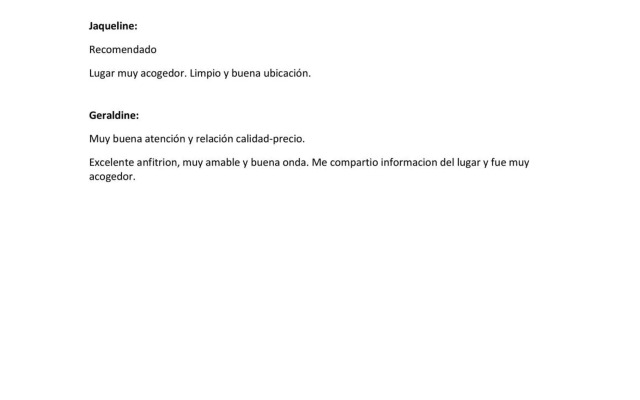 Un lugar encantador con una pequeña terraza