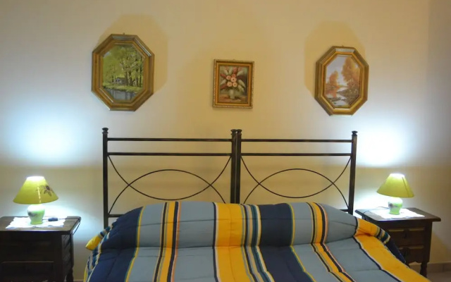 Holiday House & Events With Private Pool in the Center of Sicily