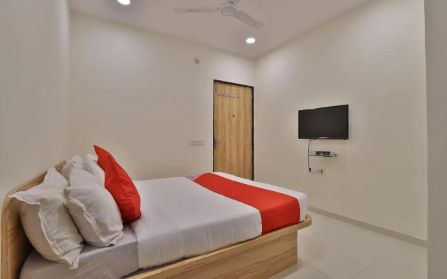 Hotel Radhanand by OYO Rooms