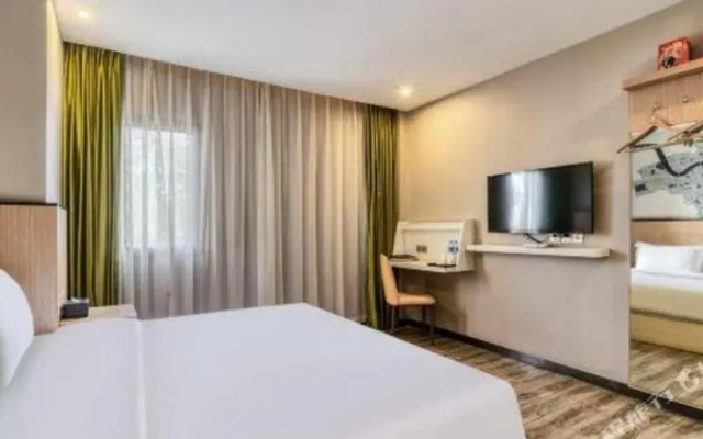 Vatica Hangzhou Xiasha Media College Hotel