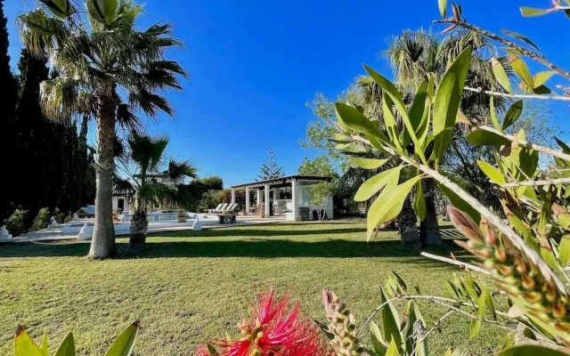 Holiday Home Near Stunning Beaches