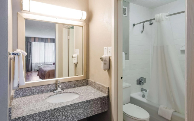 Quality Inn Roanoke Airport