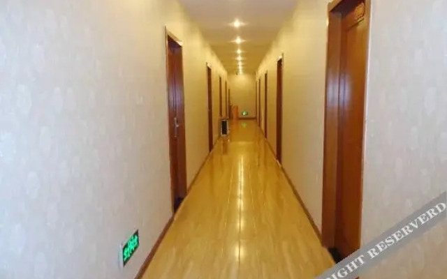 Yichang Spring Business Hotel