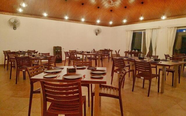 D Clouds Pure Veg, Gaganbawada