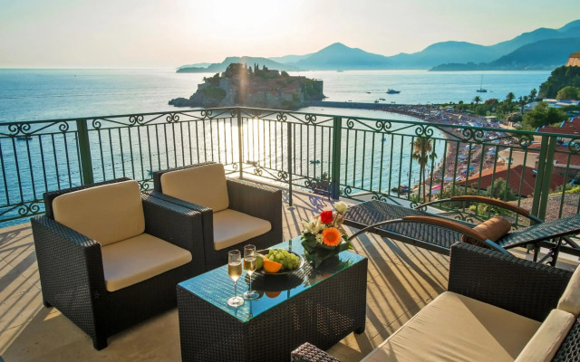 Hotel Azimut