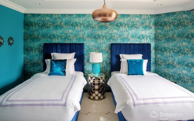 The Palm Jumeirah Villas - Frond E by LUX Holiday Home