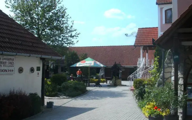 Csikós Lovasudvar