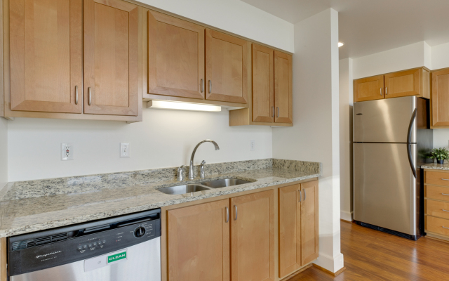 Modern 1BR Apartment - Downtown Location