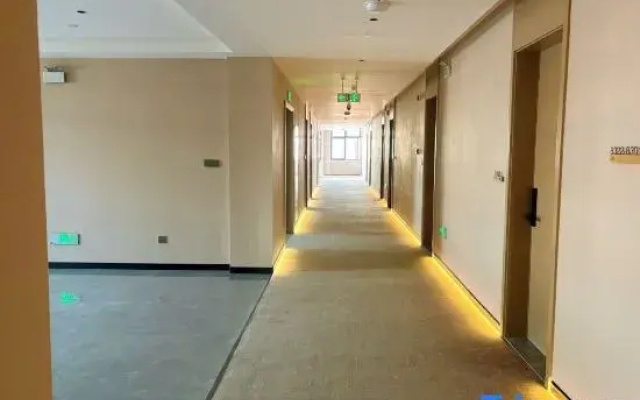Soaring Phoenix Student Hotel