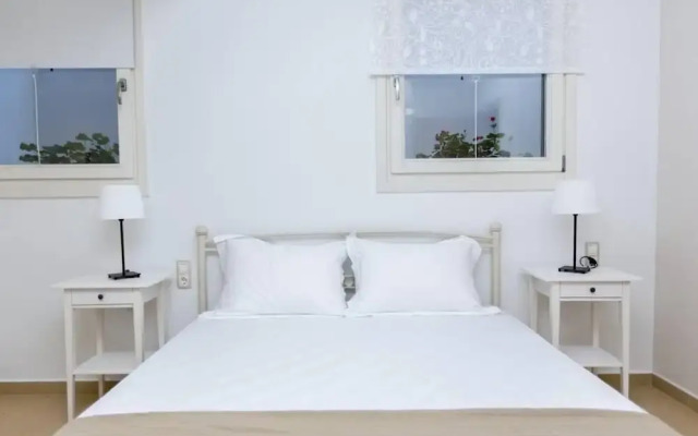 Beautiful 4-bed House With Private Pool in Naxos