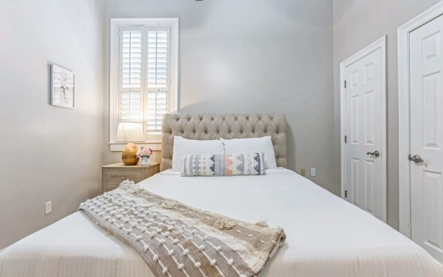 Modern 3BR Condo With Pool