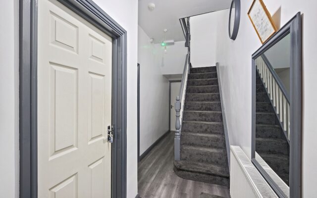 Stunning 5bed House in Birmingham Contractors Also