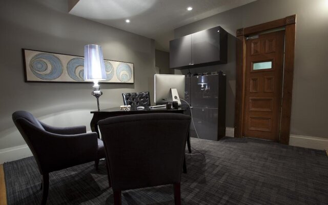 Le Pleasant Hôtel & Café