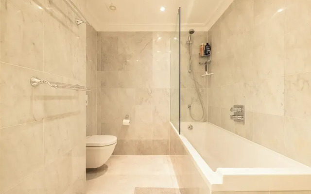 Paddington 7-bed 13-guest Massive House W/patio