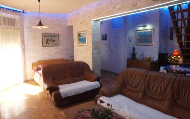 Apartments and bungalows Dalibor