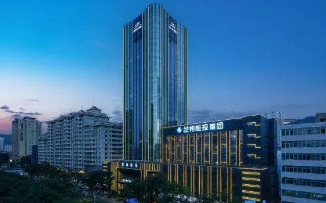 Royal•Garden Hotel