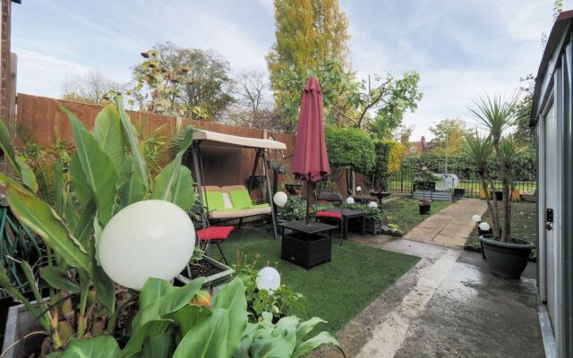 Stunning Riverside 1-bed Apartment in North London