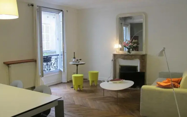 Apartment between Montmartre and Opera