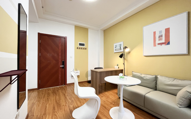 Banlan Apartments Hotel (Wuhan University Street Subway Station)
