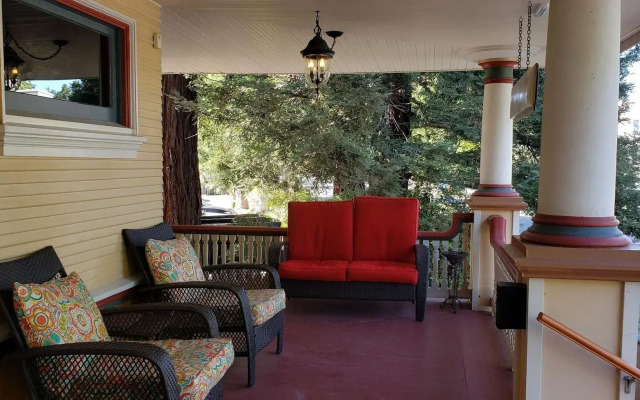 Cabernet House, An Old World Inn