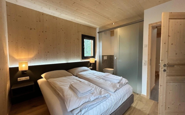 Charming Chalet With hot tub on Balcony