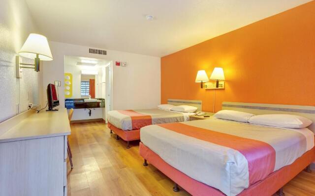 Super 8 by Wyndham Santa Rosa North