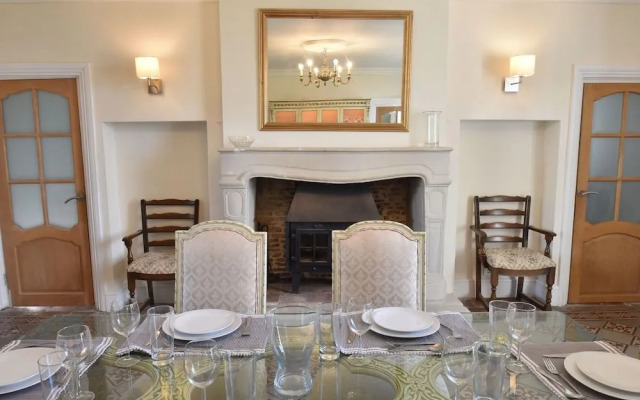 Cozy Mansion in Montreuil-la-cambe With Garden