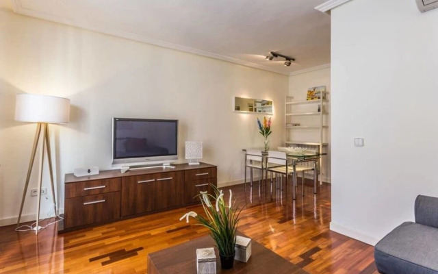 Modern 1 Br Right In Sol