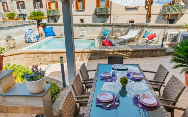 Spacious Villa with 4 rooms, pool, solarium & garden