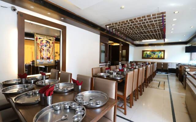 OYO 9677 Hotel Surya