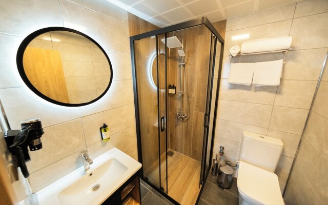 Pera North Hotel - Lounge & Restaurant